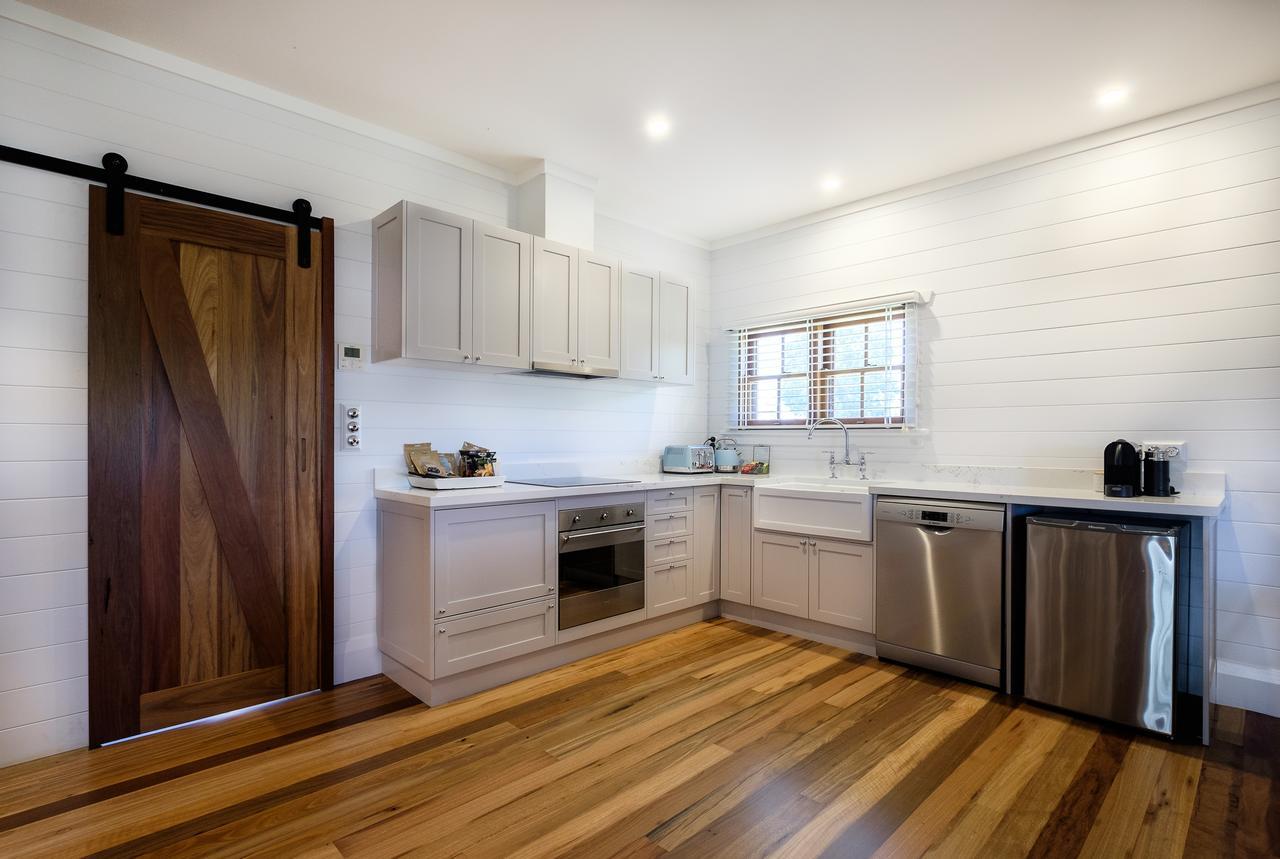 Goonoo Goonoo Station Hotel Тамуърт Екстериор снимка A modern Australian kitchen